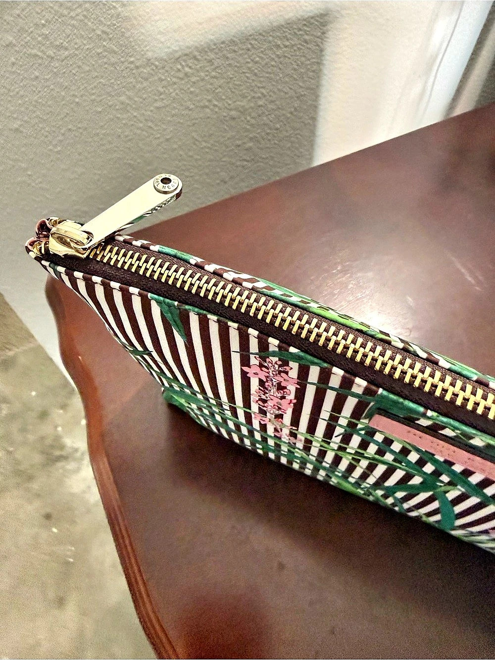 Henri Bendel Centennial Stripe Tropical Floral Large Cosmetic Pouch New - Picture 7 of 9